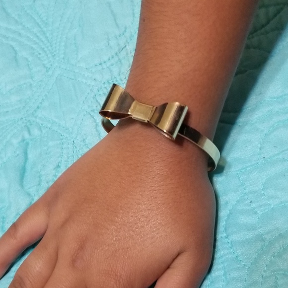Wishful Park Golden Bow Bracelet - Picture 1 of 3